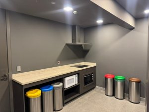 Sala Comercial com 647m² no bairro Auxiliadora em Porto Alegre para Alugar