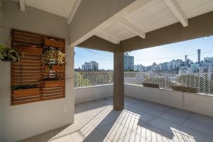 Cobertura com 200m², 4 dormitórios no bairro Petrópolis em Porto Alegre para Alugar