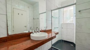 Apartamento com 100m², 3 dormitórios no bairro Floresta em Porto Alegre para Alugar