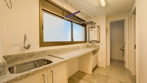 Apartamento com 161m², 3 dormitórios no bairro Moinhos de Vento em Porto Alegre para Alugar