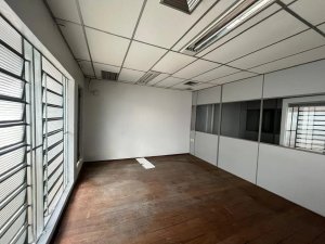 Depósito com 296m² no bairro Sarandi em Porto Alegre para Alugar