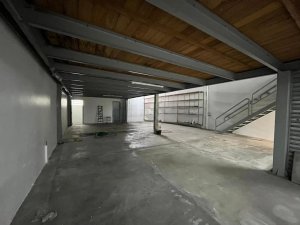 Depósito com 296m² no bairro Sarandi em Porto Alegre para Alugar