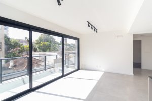 Apartamento com 80m², 2 dormitórios no bairro Menino Deus em Porto Alegre para Alugar