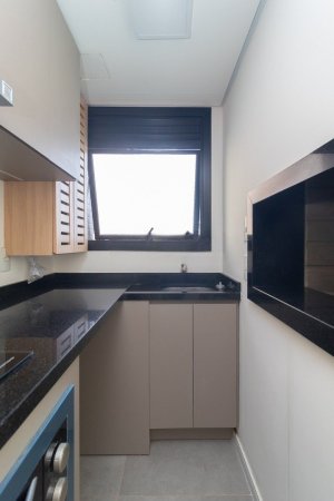 Apartamento com 80m², 2 dormitórios no bairro Menino Deus em Porto Alegre para Alugar