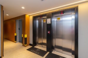 Apartamento com 80m², 2 dormitórios no bairro Menino Deus em Porto Alegre para Alugar