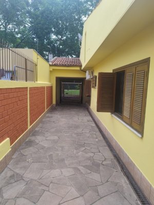 Casa com 193m², 3 dormitórios no bairro Jardim São Pedro em Porto Alegre para Alugar