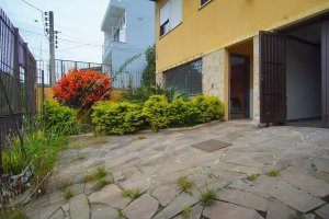 Casa com 248m², 4 dormitórios no bairro Morro Santana em Porto Alegre para Alugar