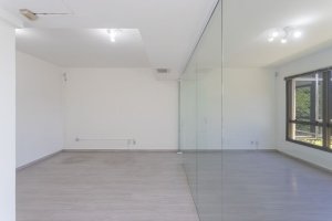 Sala Comercial com 67m² no bairro Tristeza em Porto Alegre para Alugar