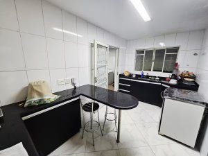 Casa com 220m², 4 dormitórios no bairro Jardim Itu em Porto Alegre para Alugar