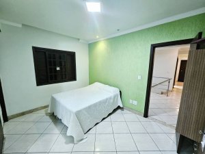 Casa com 220m², 4 dormitórios no bairro Jardim Itu em Porto Alegre para Alugar