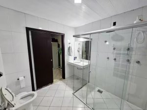 Casa com 220m², 4 dormitórios no bairro Jardim Itu em Porto Alegre para Alugar