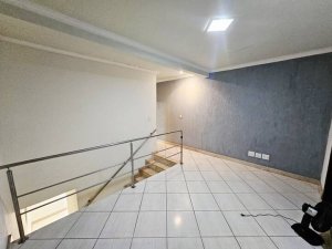 Casa com 220m², 4 dormitórios no bairro Jardim Itu em Porto Alegre para Alugar