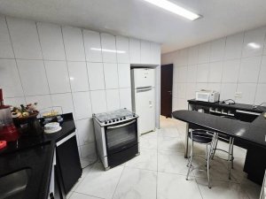 Casa com 220m², 4 dormitórios no bairro Jardim Itu em Porto Alegre para Alugar