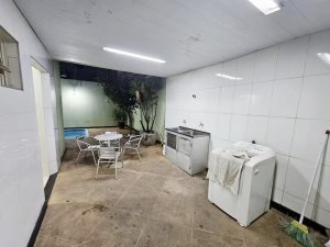 Casa com 220m², 4 dormitórios no bairro Jardim Itu em Porto Alegre para Alugar