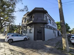 Loja com 160m² no bairro Santa Maria Goretti em Porto Alegre para Alugar