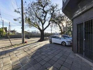 Loja com 160m² no bairro Santa Maria Goretti em Porto Alegre para Alugar