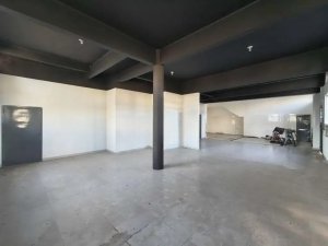 Loja com 160m² no bairro Santa Maria Goretti em Porto Alegre para Alugar