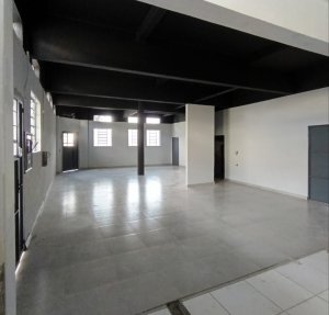 Loja com 160m² no bairro Santa Maria Goretti em Porto Alegre para Alugar