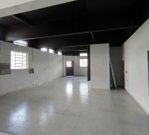 Loja com 160m² no bairro Santa Maria Goretti em Porto Alegre para Alugar