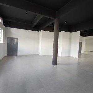 Loja com 160m² no bairro Santa Maria Goretti em Porto Alegre para Alugar