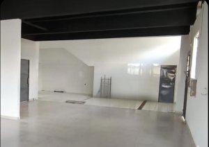 Loja com 160m² no bairro Santa Maria Goretti em Porto Alegre para Alugar