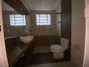 Casa comercial com 530m² no bairro Floresta em Porto Alegre para Alugar