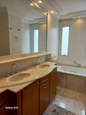 Apartamento com 160m², 4 dormitórios no bairro Rio Branco em Porto Alegre para Alugar