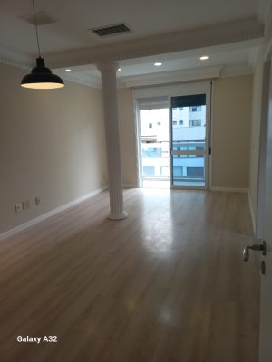 Apartamento com 160m², 4 dormitórios no bairro Rio Branco em Porto Alegre para Alugar