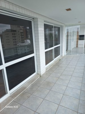 Apartamento com 160m², 4 dormitórios no bairro Rio Branco em Porto Alegre para Alugar