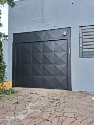 Depósito com 300m² no bairro Cristo Redentor em Porto Alegre para Alugar