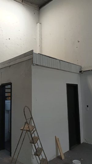 Depósito com 300m² no bairro Cristo Redentor em Porto Alegre para Alugar