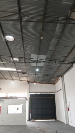 Depósito com 300m² no bairro Cristo Redentor em Porto Alegre para Alugar