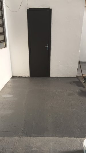 Depósito com 300m² no bairro Cristo Redentor em Porto Alegre para Alugar