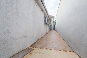 Prédio Comercial com 648m² no bairro Floresta em Porto Alegre para Alugar