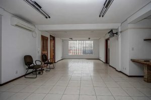 Depósito com 712m² no bairro São Geraldo em Porto Alegre para Alugar