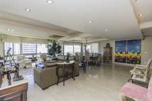 Apartamento com 300m², 3 dormitórios no bairro Auxiliadora em Porto Alegre para Alugar