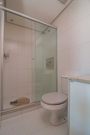 Apartamento com 74m², 2 dormitórios no bairro Três Figueiras em Porto Alegre para Alugar