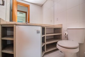 Apartamento com 74m², 2 dormitórios no bairro Três Figueiras em Porto Alegre para Alugar