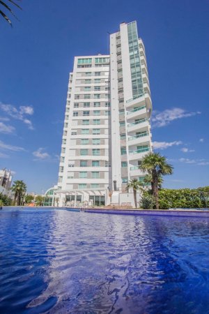 Apartamento com 74m², 2 dormitórios no bairro Três Figueiras em Porto Alegre para Alugar