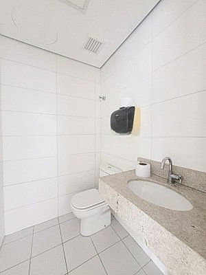 Sala Comercial com 135m² no bairro Praia de Belas em Porto Alegre para Alugar