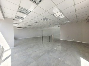 Sala Comercial com 135m² no bairro Praia de Belas em Porto Alegre para Alugar