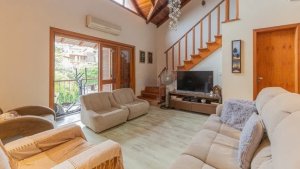 Casa com 360m², 4 dormitórios no bairro Chácara das Pedras em Porto Alegre para Alugar