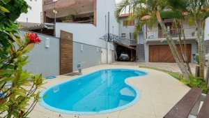 Casa com 360m², 4 dormitórios no bairro Chácara das Pedras em Porto Alegre para Alugar
