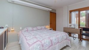 Casa com 360m², 4 dormitórios no bairro Chácara das Pedras em Porto Alegre para Alugar