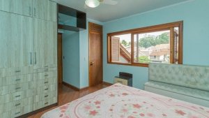 Casa com 360m², 4 dormitórios no bairro Chácara das Pedras em Porto Alegre para Alugar