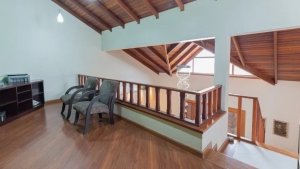 Casa com 360m², 4 dormitórios no bairro Chácara das Pedras em Porto Alegre para Alugar