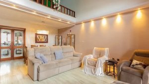 Casa com 360m², 4 dormitórios no bairro Chácara das Pedras em Porto Alegre para Alugar