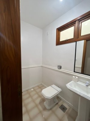 Casa comercial com 280m² no bairro Tristeza em Porto Alegre para Alugar