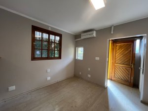 Casa comercial com 280m² no bairro Tristeza em Porto Alegre para Alugar