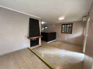 Casa comercial com 280m² no bairro Tristeza em Porto Alegre para Alugar